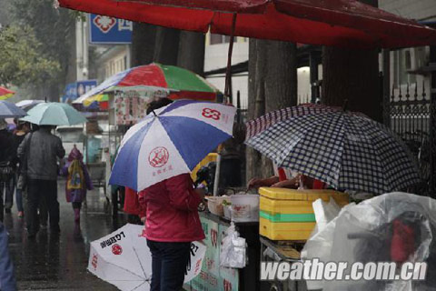 北京秋雨过后大风降温来袭 今明平原最低温将降至4℃
