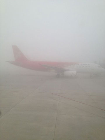 江西现大雾 省内所有高速入口关闭航班受影响