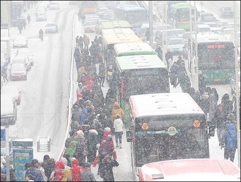 ������ǿ��ѩ��Ϯ��ͨ���� ���������д󵽱�ѩ