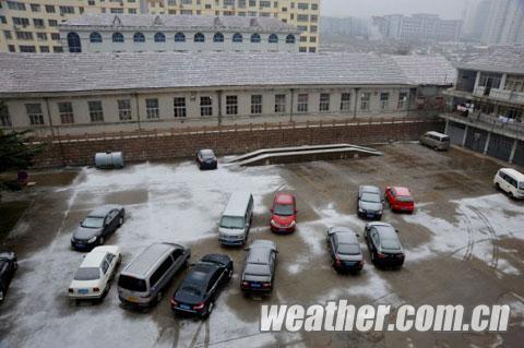 ɽ����Χ��ѩ��̱ͨ�� ������ӭ��罵��