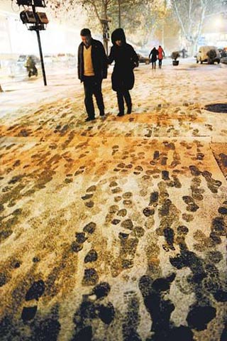 ���Ͻ�ѩͣЪ ��ĩ��罵����Ϯ