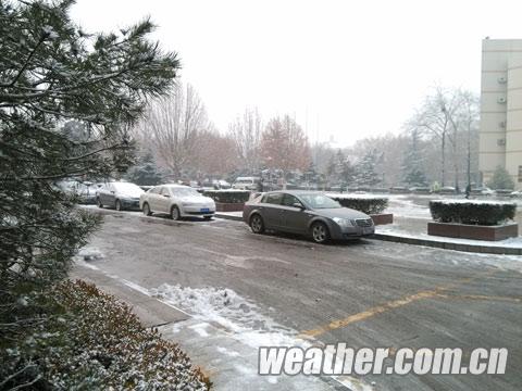 寒潮来袭山东大部现降雪 气象台连发三预警