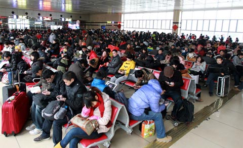 雨雪扰乱返程高峰 沪浙高速昨夜封闭