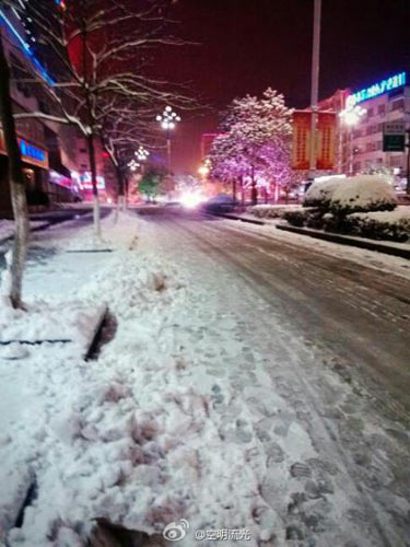 安徽迎2013年第一场雪 黄山市学校停课机场关闭