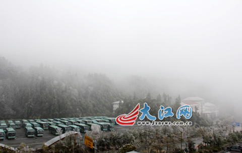 井冈山部分景点开放 山上现雾凇
