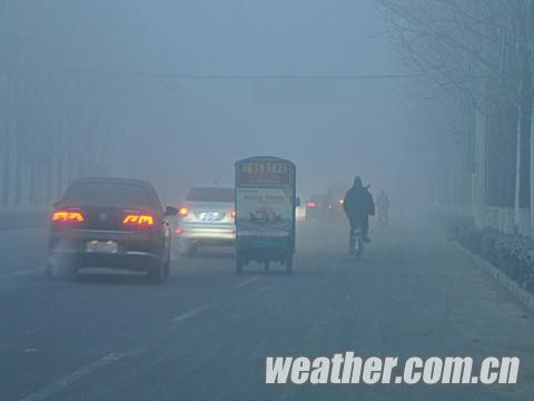 14日河北雾霾弥漫 空气质量差