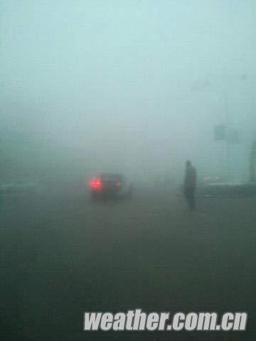 雾霾笼罩河北局地能见度小于50米 多市为重度污染