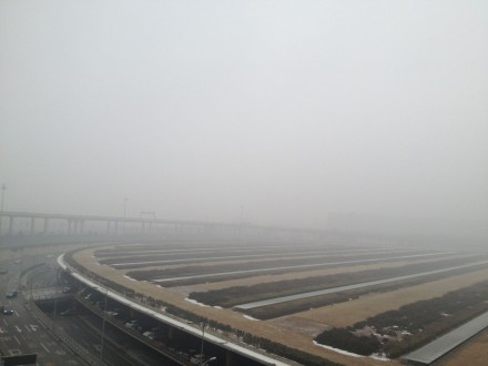 北京雨雪入夜渐止 雾霾明天凌晨消散