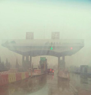 ����ӭ��Χ��ѩ���� �������ѩ����·���