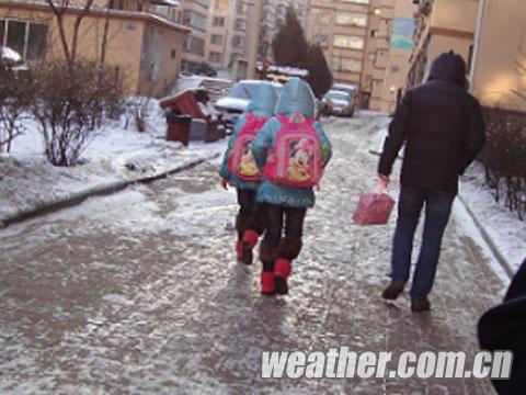 ����ѩ���·��� ·��ʪ��ע�ⰲȫ