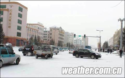 内蒙古东部暴风雪肆虐 西部潮塌灾害横行