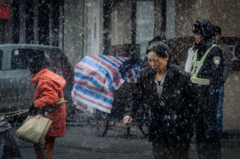 ������ѩƵ�����³���ƫ�� ���������족���ڹ�ů