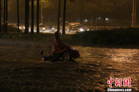 �����׵���Ϯ���� ���ݶ�س��ֶ�ʱ��ˮ����