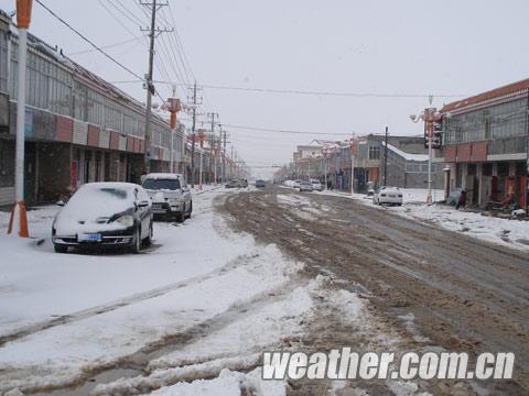 青海被暴雨“淋湿” 部分路段积水严重