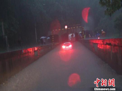 ������ǿ����Ϯ�� ���������ڱ���˾����������