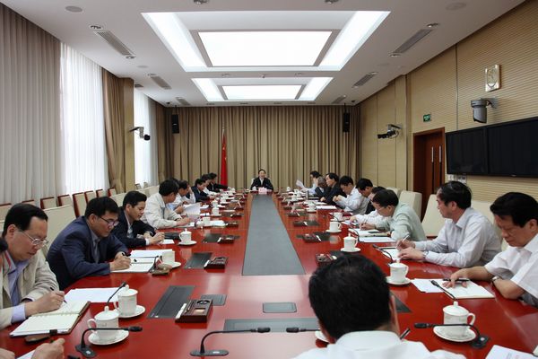 认真落实国务院常务会议部署要求 确保今年稳粮增收的目标任务