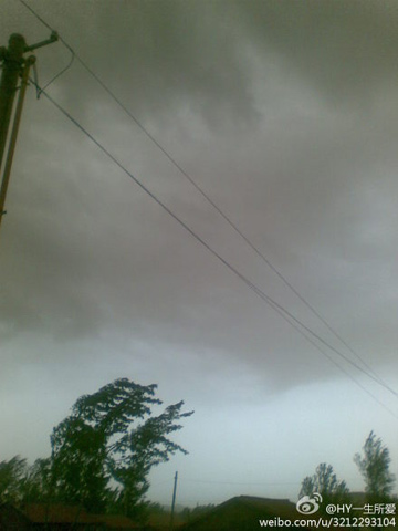 内蒙古中西部大风降温猛烈 3℃的呼和浩特恍如冬