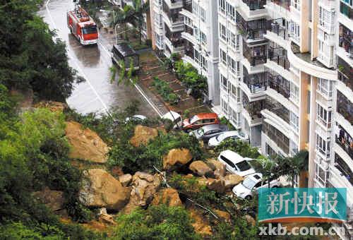 市内多处水浸,住宅小区旁发生山体滑坡掩埋十数车