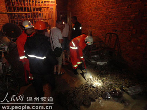 温州泰顺突发暴雨 十余人受伤多处建筑受损