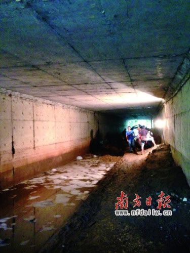 广州:女子雨夜?浑水过涵洞 连人带单车落暗渠失踪
