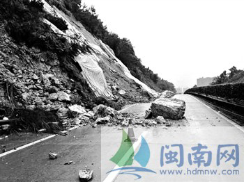 厦蓉高速古田往龙岩方向山体连续2天滑坡