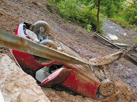 温州文成突降暴雨同一路口两度发生泥石流