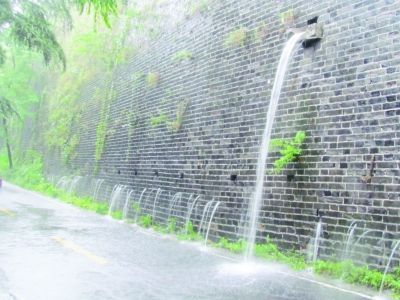 梅雨变身“梅潮疯”江苏连遭暴雨 南京预警连跳三级