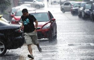 暴雨“进驻”湖南多地 三湘大地高温被叫停