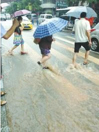 暴雨袭达州 看海又看“趵突泉”