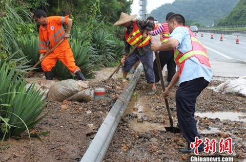 ������������ǿ����Ϯ�� ���ĻƸ�����ɽ������