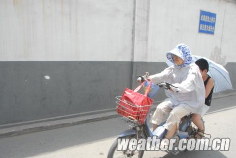 河南频发高温预警 多地“热情似火”