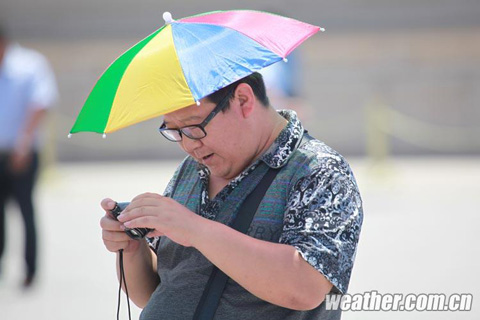 北京持续晴热气温创新高 明天傍晚局地将迎强对流