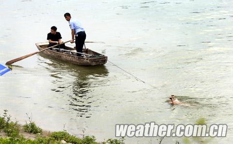 �������ݸ�������ҰӾ������ 4Ů����ˮ����