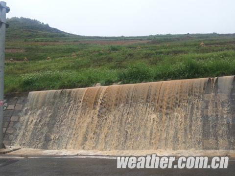 ���ཱུ�����ʱ ��ˮ��������ɽ��ת��300��