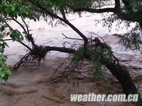 ���ཱུ�����ʱ ��ˮ��������ɽ��ת��300��