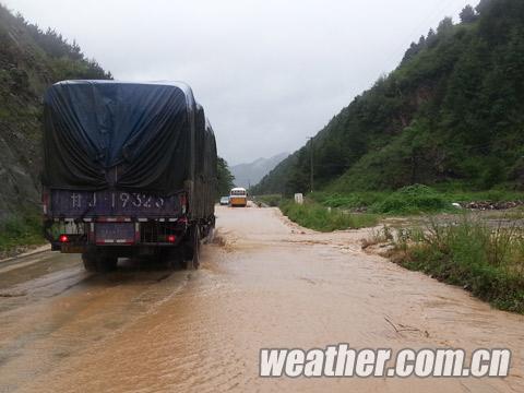 ���ཱུ�����ʱ ��ˮ��������ɽ��ת��300��