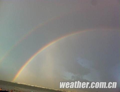 海口雷雨过后见双彩虹(图)