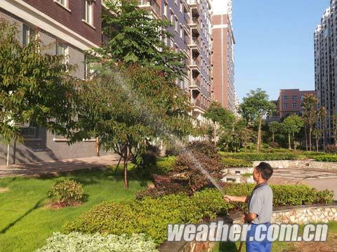 长沙“高烧”10天不退 游泳馆免费向中小学生开放