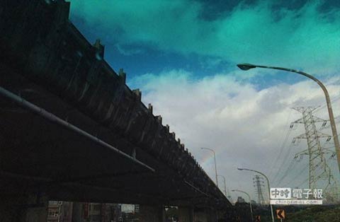 “苏力”将影响台湾 台北天空现梦幻彩虹