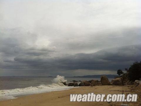 汕头渔船回港躲避“西马仑” 莲花峰景区海滩全面封闭