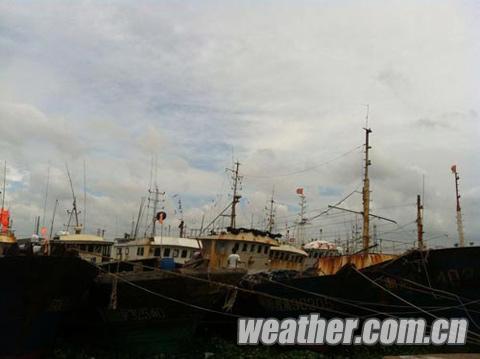汕头渔船回港躲避“西马仑” 莲花峰景区海滩全面封闭