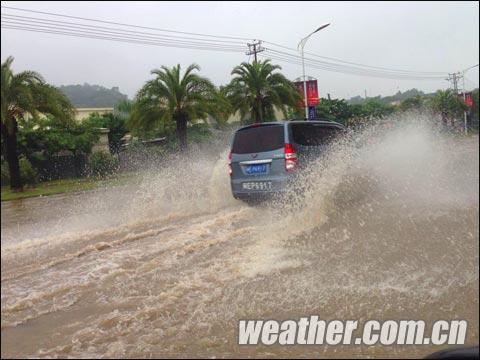 “西马仑”横扫福建局地雨量超500毫米 开车如开船