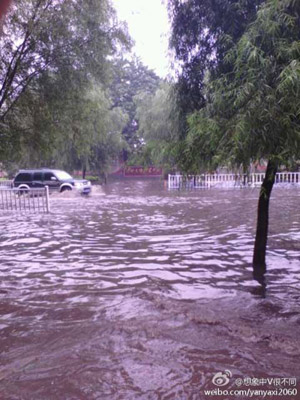 河北多地暴雨来袭 部分县市出现内涝