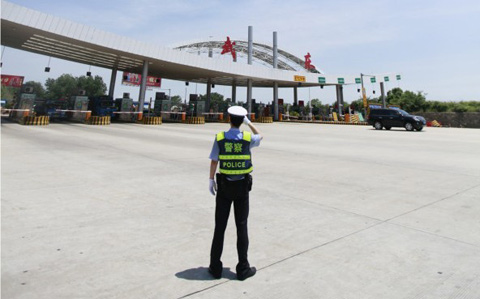 湖北大部高温持续不断 武汉首发高温疾病预警