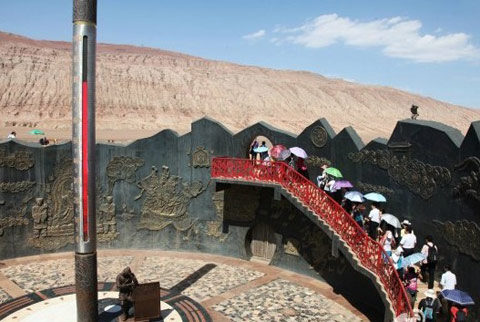 吐鲁番气温飙至41.9℃ 地表温度高达78℃