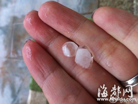 冰雹狂风突袭福州五四北 专家:局部强对流导致