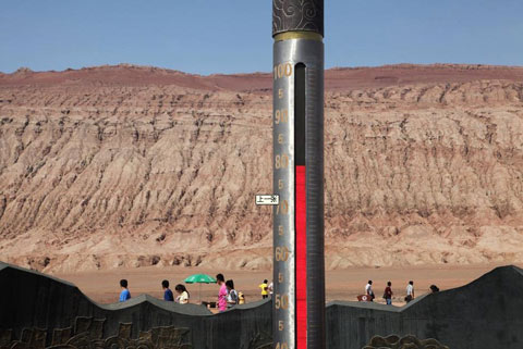 新疆吐鲁番高温似火 衣食出行注意防暑降温