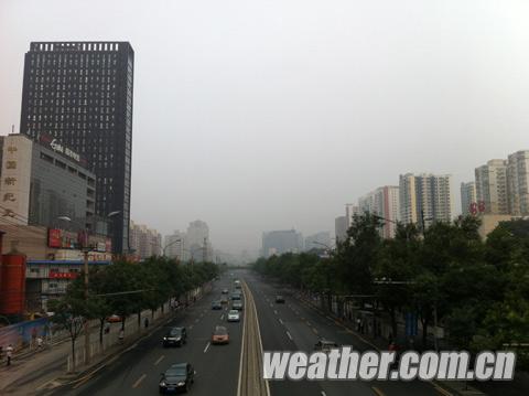 北京今晨有轻雾 白天晴转阴有雷阵雨