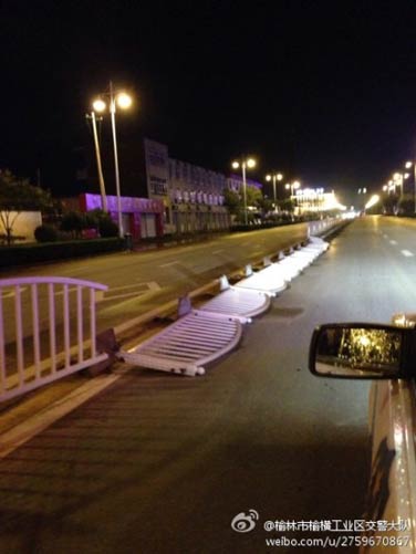 陕西榆林遭暴雨冰雹狂风袭击 极大风力达台风级别