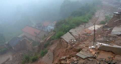 甘肃清水县存在山体滑坡隐患 全县已安全转移29131人